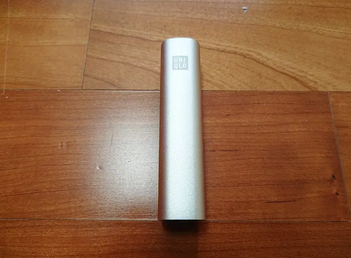 유니클로 한정판 미니 외장 배터리